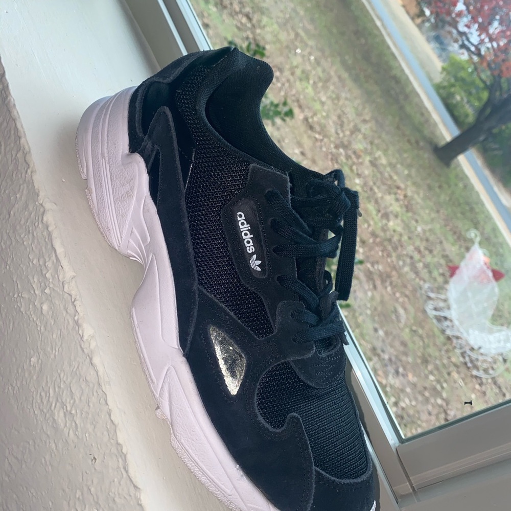 Adidas black Falcon Sneaker